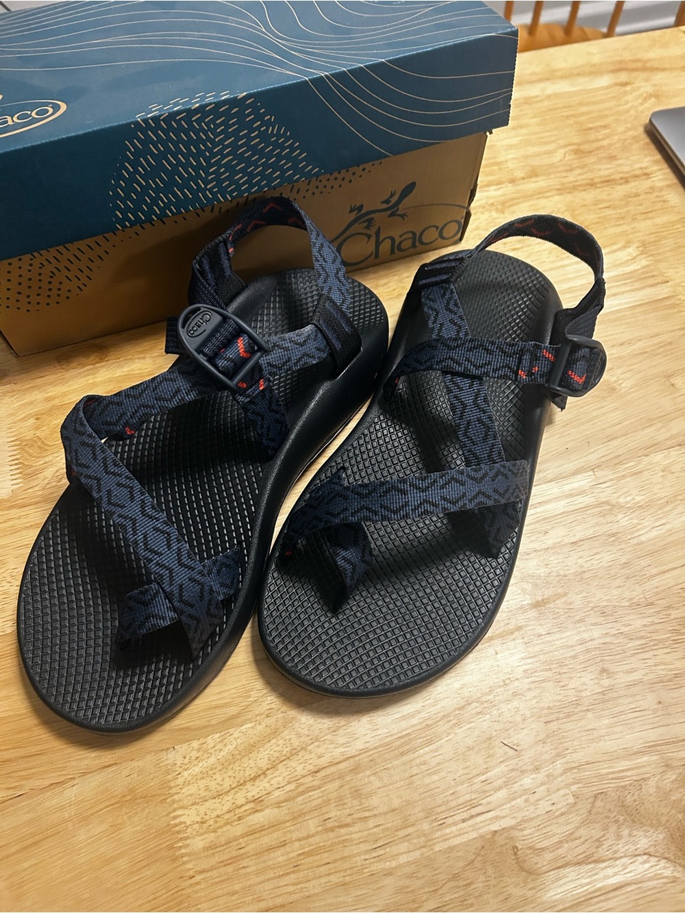 NWT Classic Z2 Chacos Sz 11